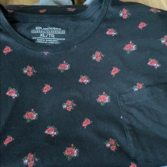Rose Patterned T Shirt XL - Picture 2 of 3
